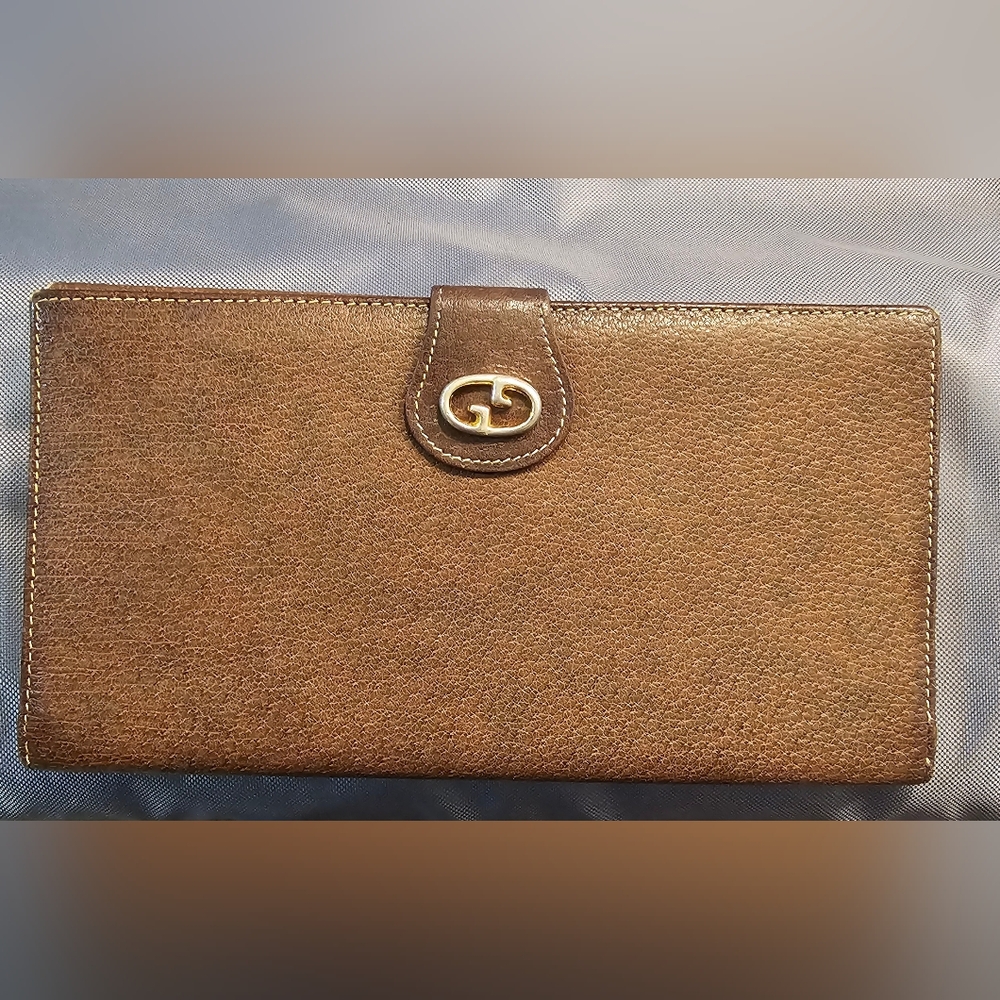 Authentic Gucci wallet. Vintage with no callouts